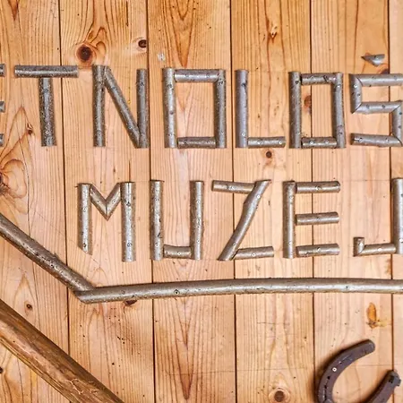Campo de lujo Glamping Brodej Vitanje